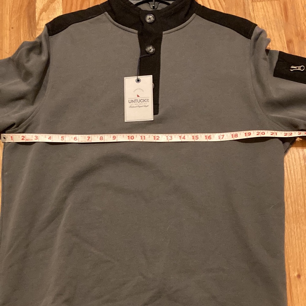 UNTUCKit NEW 3 Button Sweater/Shirt. NWT - Picture 6 of 7